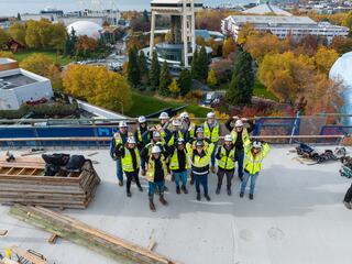 Washington 1000 crane on site