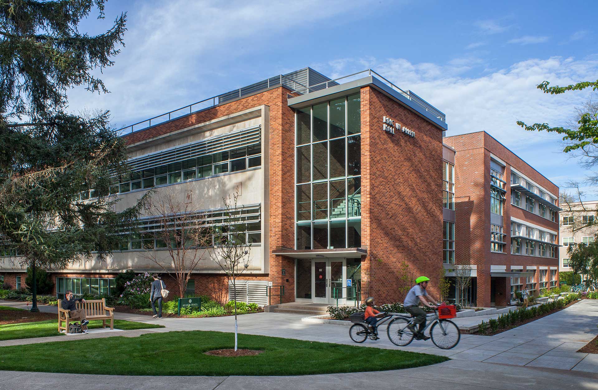 University of Oregon Allen Hall School of Journalism and Communication exterior