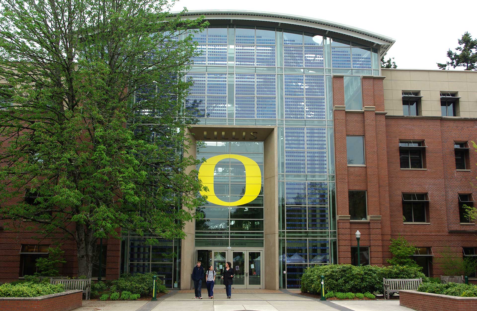Lillis Business complex University of Oregon main entrance with UO logo