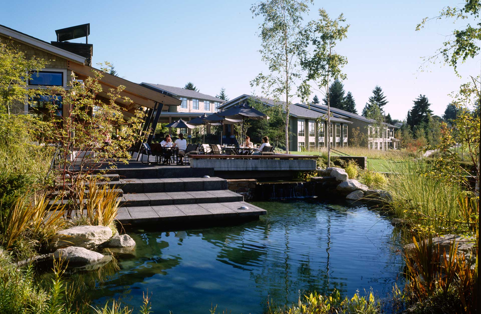 Cedarbrook Lodge pond with outdoor seating area