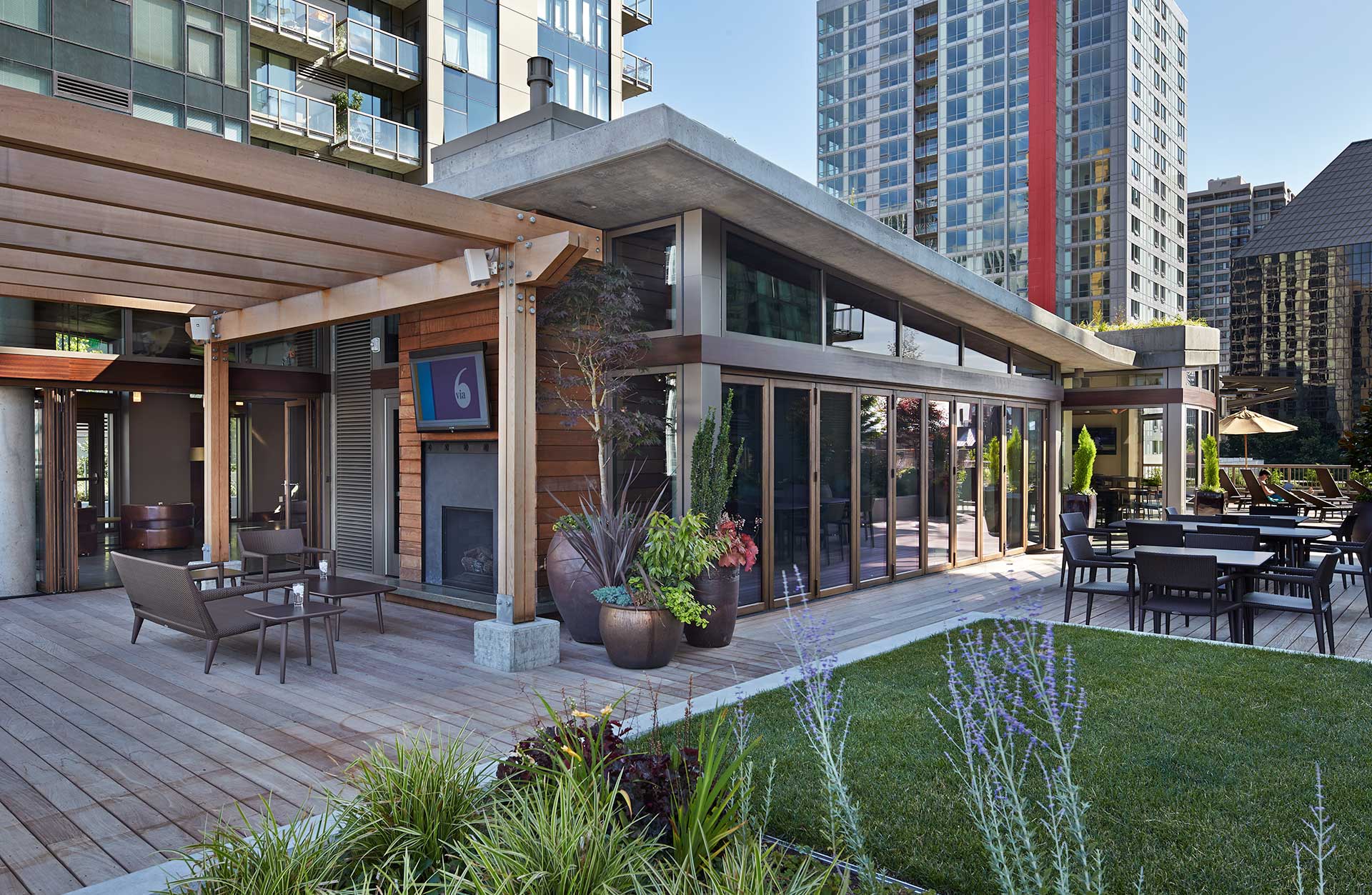 VIA6 Apartments outdoor patio with lawn and skyline view